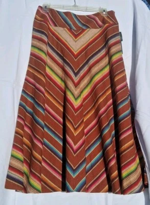 Falda Vintage 'Lauren' Rayas Coloridas 100% Lino Talla 6 por R Lauren Precio de venta sugerido por el fabricante $149. Foto 1 de 4