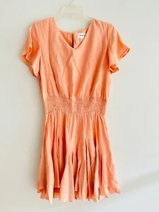 Mini vestido plisado con cremallera trasera cuello en V rosa manga corta Heyson para mujer talla pequeña - Imagen 1 de 10