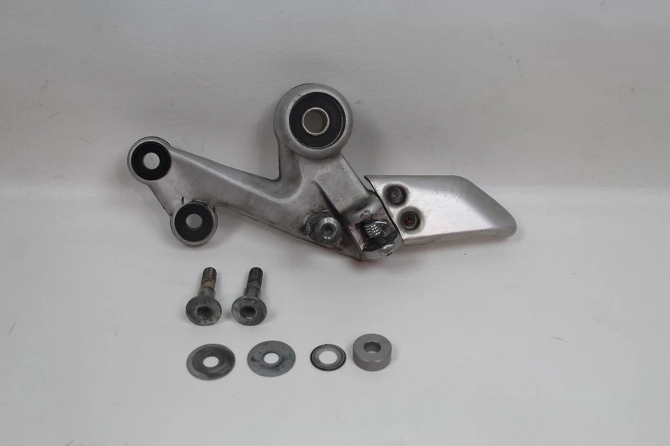 Soporte de montaje y clavija lado izquierdo DUCATI MONSTER S2R800 2005 82410681A Foto 1 de 4