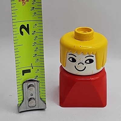 Vintage Lego Duplo 1.5” Figure Female Red Base Yellow Hair Freckles VTG - Image 1 of 4