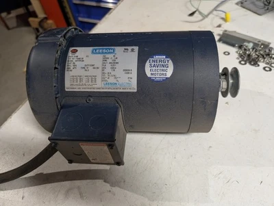 LEESON 2HP 56C TEFC AC MOTOR 110451.00 208-230V 460V 3PH 1725RPM !Charity! - Image 1 of 4