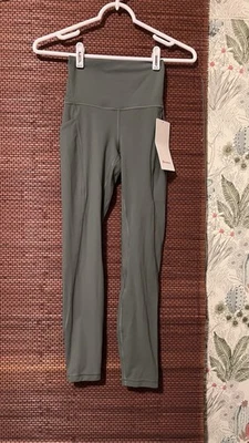 Pantalón de tiro alto Lululemon Align 25”, verde, talla 2, nuevo con etiquetas Foto 1 de 4