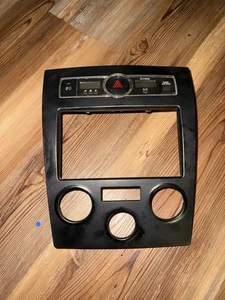 Hyundai Tiburon 2004-2006 CLIMATE CONTROL AC BEZEL VENT OEM FREE SHIP !!! - Picture 1 of 2