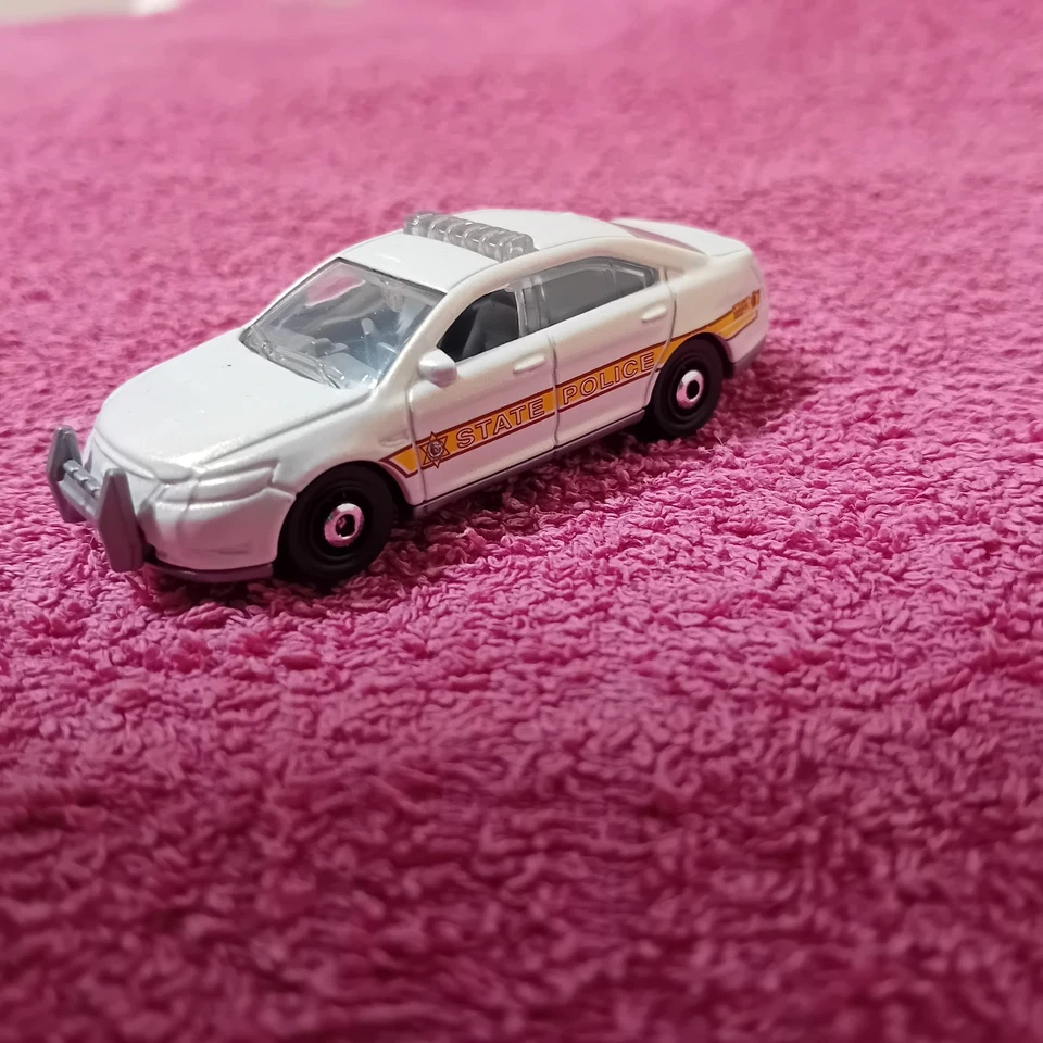 Matchbox 1-100 Series Unboxed - Ford Police Interceptor - Metallic White - Image 1 of 1