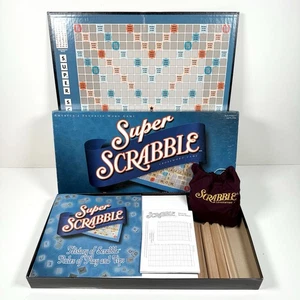 Super Scrabble 2004 Hasbro Fliesen Brettspiel - SCHÖN! - Bild 1 von 5