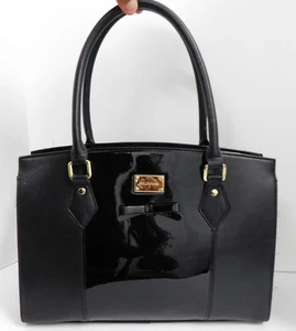 St John Handtasche schwarz Leder Teil Lackleder mit stilvoller Schleife Beuteltasche - Bild 1 von 6