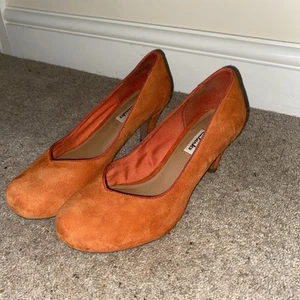 Clarks Chorus Voice Orange Suede Court Shoes - Size 4 wide fit - Picture 1 of 5