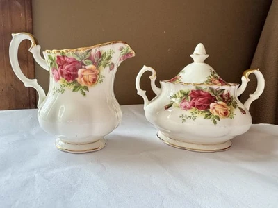 Royal Albert Crema Y Azúcar Rosas Viejas de Campo con Tapa Juego Dorado Cepillado Foto 1 de 4