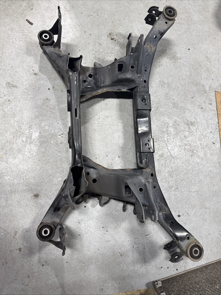 Subchasis de suspensión trasera Scion FRS Subaru BRZ 86 2013 OEM USADO Foto 1 de 4