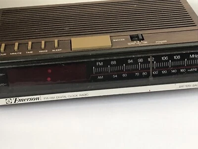 Electric Emerson FM/AM Digital Clock Radio RED5521 Woodgrain Tested Works - Image 1 of 4