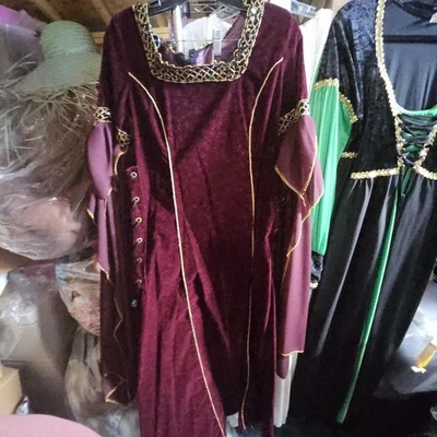 VESTIDO MEDIEVAL BROCADO CALIDAD TEATRAL Foto 1 de 4