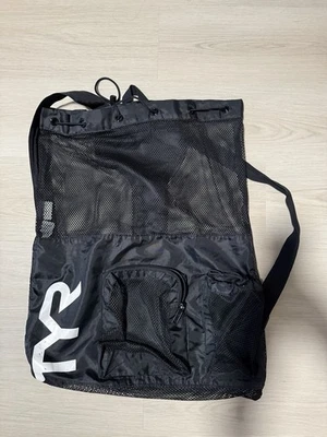 Mochila TYR Big Mesh Mummy para equipo de natación, gimnasio y entrenamiento, 40 litros negra  Foto 1 de 4