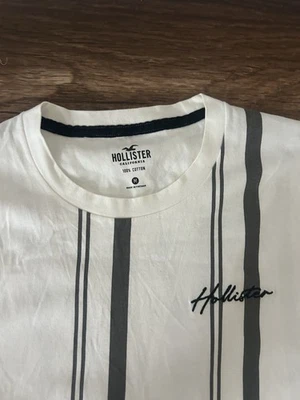 Camiseta Hollister Rayas Blancas y Oscuras Niños Talla Mediana Foto 1 de 2
