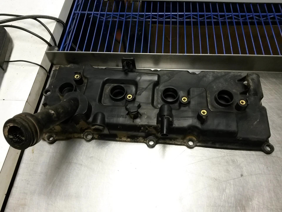 Cubierta válvula derecha de Nissan Titan 2007 5,6 Foto 1 de 4