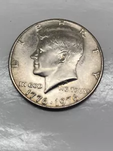 🚨 Moneda de medio dólar Kennedy del bicentenario 1776-1976 *SIN MARCA DE CECA* 34 💰 - Imagen 1 de 2