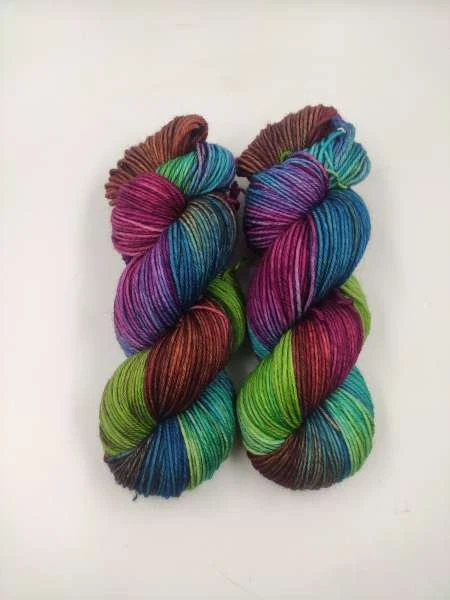 handgefärbte Merinosockenwolle " Die Robuste  DK 8 fach  " 100 g - BUNTMIX 596 - Bild 1 von 1