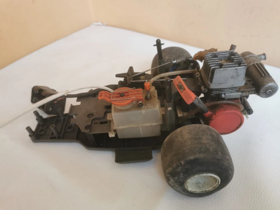 rc parte di modello con motore e chassis a scoppio Kiosho GT - Immagine 1 di 4