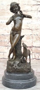 Escultura de bronce artesanal: niño tocando flauta junto a cordero, ángulos de Joaquín idy - Imagen 1 de 10