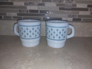 2 Vtg Retro MCM Termocrisa Blue Grape Stacking Milk Glass Coffee Mugs VGC - Bild 1 von 6