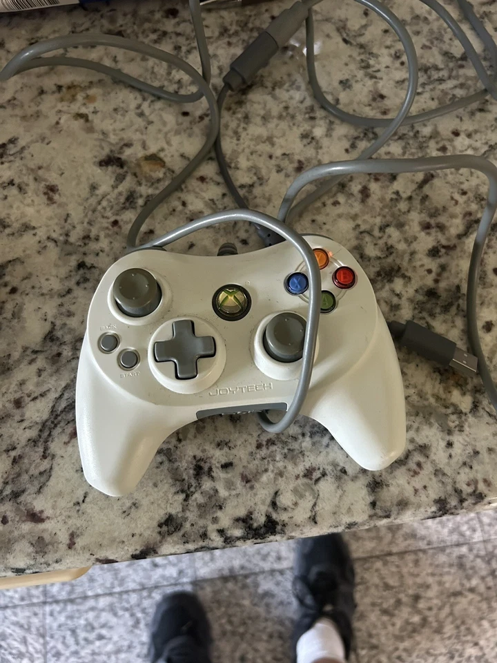 Joytech Neo White Wired Controller For Xbox 360 And PC - Image 1 of 4