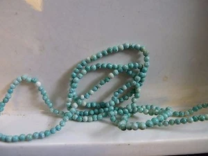 Collar de cuentas blancas verdes abigarradas - Imagen 1 de 3