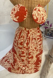 BATIK HALUS Orange/Red Half Apron 2 Pockets 2 matching Potholders NEW - Picture 1 of 5