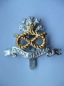 THE NORTH STAFFORD REGIMENT PLATTIERTES MÜTZENABZEICHEN. - Bild 1 von 2