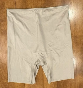 Spanx Shapewear Supersmooth Essential Mid-Thigh Short in Beige Size XL - Picture 1 of 5