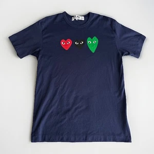 Play Comme Des Garçons T-Shirt 3 Herzen dunkelblau Gr. XL Slim Fit - Bild 1 von 5