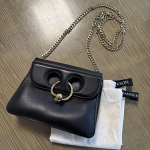 JW Anderson Piercing Leder Schultertasche Kettenriemen schwarz gold massiv Crossbody - Bild 1 von 24