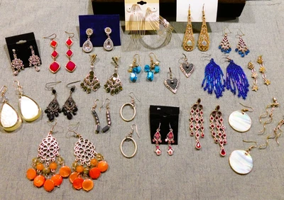 Gran LOTE Declaración Pendientes Colgantes Perforados Algunos Sin Usar ¡Todos EXCELENTES! 20 pares de cuentas R/S Foto 1 de 4