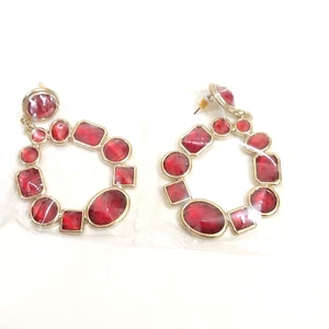 Avon Earrings Pierced Stud Red Bling Rhinestones Gold Tone New in Box 2018 - Picture 1 of 10