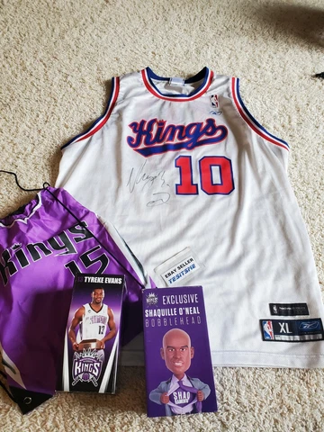 Sacramento Kings Mike Bibby Autograph NBA jersey (READ) and bobblehead lot Cover