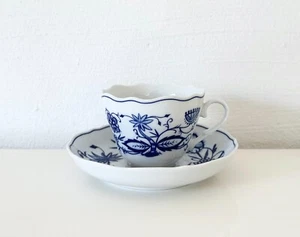 Triptis Porzellan Geschirr Kaffeetasse mit Untertasse Zwiebelmuster - Bild 1 von 3