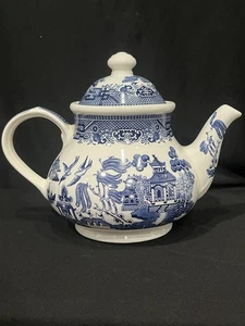 VTG CHURCHILL BLUE WILLOW TEAPOT STAFFORDSHIRE ENGLAND With Lid - Picture 1 of 6