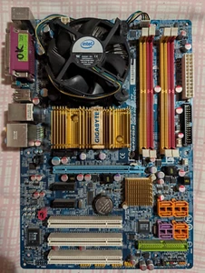 Mainboard Sockel 775 Gigabyte GA-P35-DS3R mit CPU und Kühlkörper - Bild 1 von 1