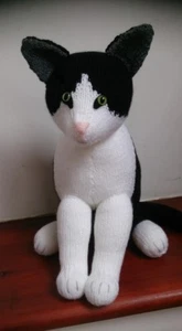Hand-knitted Black and White Cat - Ref 1528 - Picture 1 of 2