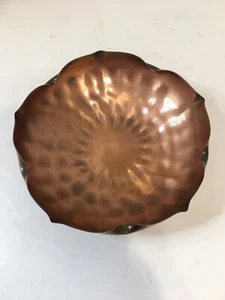 Vintage Gregorian Kupfer 6" gehämmert Blütenblatt Kanten Süßigkeiten Schale - Bild 1 von 4