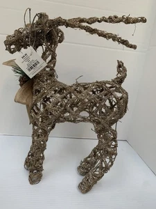 Renna in piedi in rattan decorazione inutilizzata 18” alta 12” largo fiocco di verdi sulla gola - Foto 1 di 8