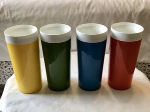 4 vasos de beber West Bend Thermo-Serv 4 COLORES 6 3/8" de alto vintage - Imagen 1 de 3