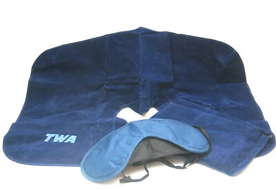 BOLSO DE TERCIOPELO DE PRIMERA CLASE TWA AIRLINES DE TERCIOPELO DE COLECCIÓN ALMOHADA INFLABLE MÁSCARA PARA DORMIR Foto 1 de 3