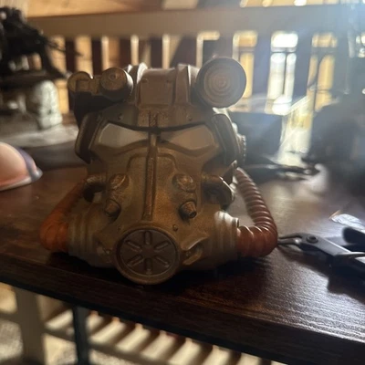 Power Armor 塑料头盔硬币银行 - 辐射 4 - 仅显示从未使用过 — 第 1/4 张图片