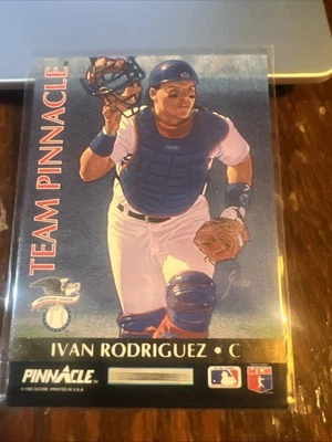 Iván Rodríguez Benito Santiago 1992 Pinnacle Team Pinnacle #3 HOF Rangers Foto 1 de 4