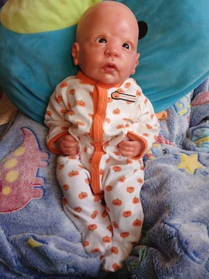 Niña renacida con cuerpo personalizado Foto 1 de 4