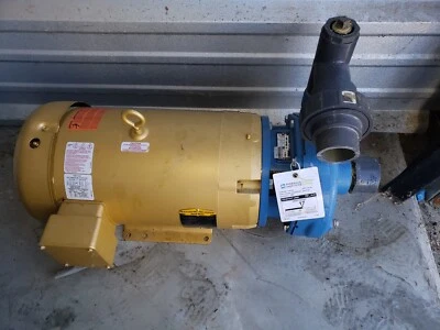 Bomba trifásica Goulds 3656 15 HP 5BF1M9BOK con panel de control Foto 1 de 4