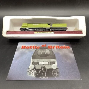 BATTLE OF BRITAIN CHURCHILL MODEL STEAM TRAIN SOUTHERN 1:100 APP LOCO STAT DISP - Picture 1 of 3