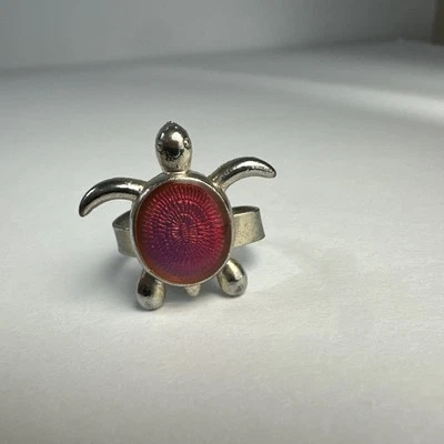 Anillo Tortuga Marina Ajustable - Cáscara de Piedra Roja, Tono Plata, 1", Banda Doblada Foto 1 de 4