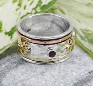 New KATHERINE WINTERS Natural Garnet & Tri-Tone SPINNER RING Sz 5 Raised Daisies - Picture 1 of 1