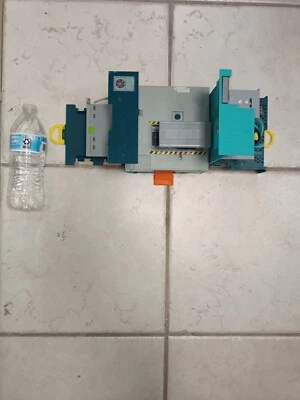 Matchbox Grab n Go Service Station Car Wash Playset 2008 - Image 1 of 4