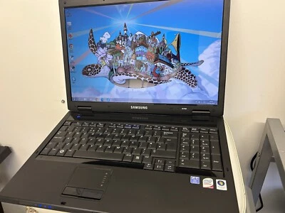 Samsung NP-R700 15" Bildschirm Dual Core Laptop 3GB RAM 250GB WIN 8, guter Akku  - Bild 1 von 4